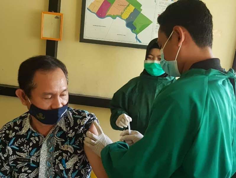 Vaksinasi Covid Pelayanan Publik Kecamatan Rasau Jaya